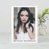 Modèle Acteur 5x7 Comp Carte SED QR 5 Photo 2 Côté (Debout devant)