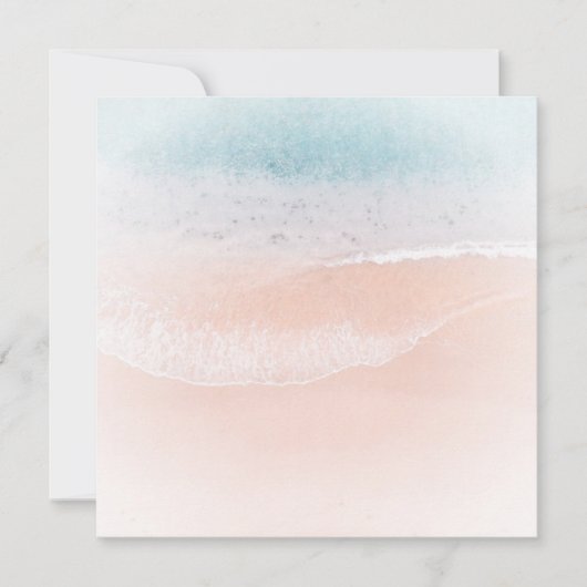 Modèle blanc sur la plage de sable de mer sur mesu (Devant)