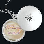 Modèle de collier cadeau Bridesmaid<br><div class="desc">Belle rose blanche et mariage date sur collier style lockett. Idéal pour le cadeau et pour porter en mariage. Éléments mariages correspondants disponibles.</div>