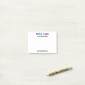 Modèle de notes Post-it® du logo de l'entreprise p (Sur un bureau)