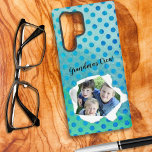 Modèle de point Polka Photo Trou de papier personn<br><div class="desc">Ce design modèle comprend une photo d'espace réservé de garçons regardant à travers un trou de papier perforé que VOUS REMPLACEZ avec votre photo préférée de membres de la famille ou d'un(e) animal(s) de compagnie(s). Il faudra peut-être essayer plusieurs photos avant de s'immiscer dans un décor aux formes impaires. Une...</div>