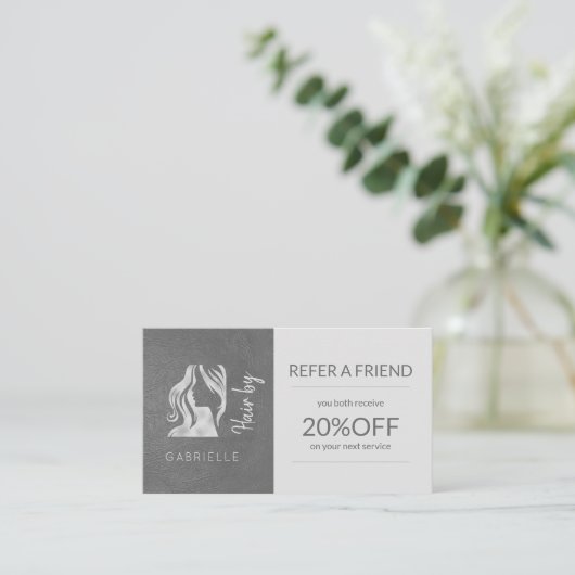 Modèle de référence du logo gris argent du salon d (Debout devant)