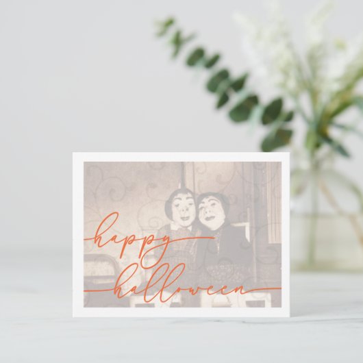 Modèle éffrayant de carte postale Halloween (Debout devant)