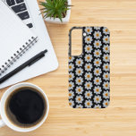 Modèle floral dahlia blanc sur noir<br><div class="desc">Protégez votre téléphone Samsung Galaxy S22 avec ce boîtier de téléphone branché qui présente l'image d'une jolie fleur blanche de Dahlia sur un arrière - plan noir et imprimé dans un motif extensible. Un design floral et amusant ! Sélectionnez votre style de téléphone. REMARQUE : Vous devrez peut-être modifier et...</div>