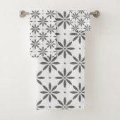 Modèle floral gris serviette (En situation)