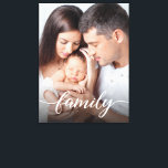 Modèle moderne Script personnalisé de la toile pho<br><div class="desc">Immortalisez vos moments de famille avec notre toile étirée personnalisable, avec une superposition blanche de type "Family" moderne. Cette toile élégante n'est pas seulement une oeuvre d'art ; c'est un souvenir qui capte magnifiquement l'essence de l'amour et de la convivialité de votre famille. Personnalisez cette toile avec votre photo de...</div>