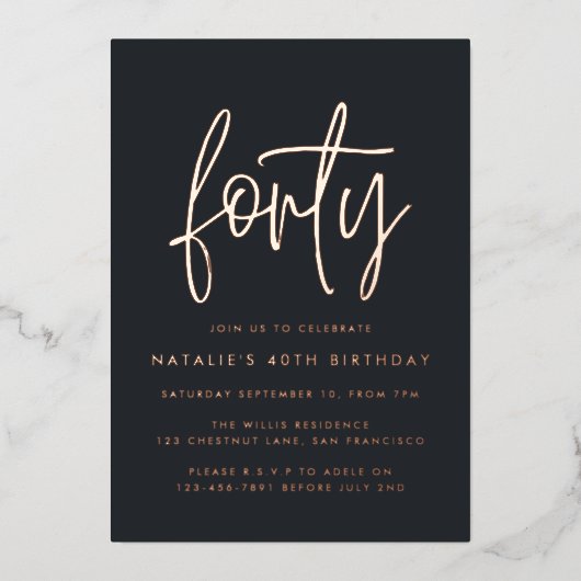 Modern 40e verjaardag stijlvol elegant script folie uitnodiging (Voorkant)