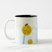 Modern Abstract Botanical Yellow Billy Button Tweekleurige Koffiemok (Links)
