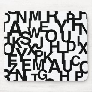 Modern, abstract, rommelig patroon met letters muismat