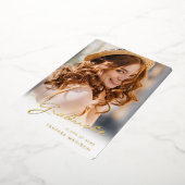 Modern Afstuderen | Elegant Script Trendy-fotokaar Folie Uitnodiging (Gedraaid)