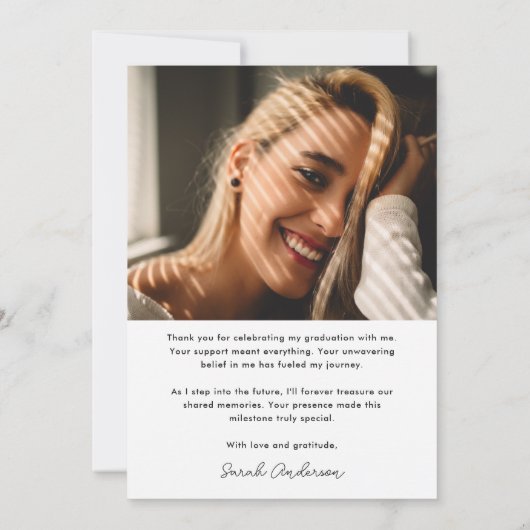 Modern Afstuderen Rug en Wit Foto Afstuderen Bedankkaart (Achterkant)