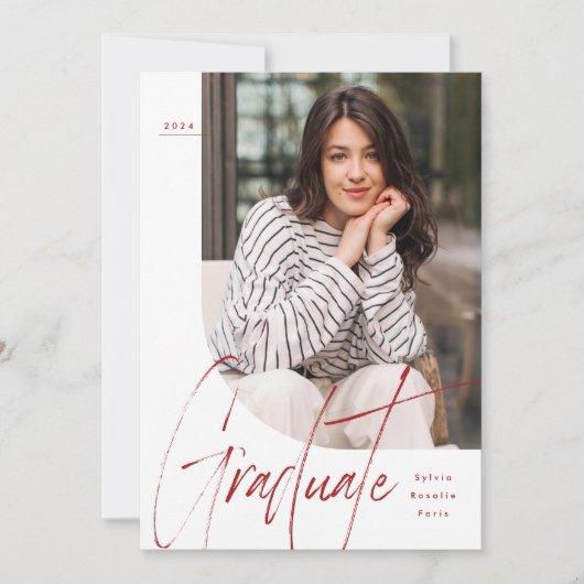 Modern afstuderen uniek rood twee foto afstuderen aankondiging (Voorkant)