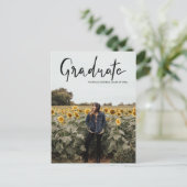 Modern Afstuderen zwart script handgeschreven | Fo Aankondigingskaart (Staand voorkant)