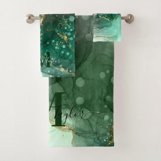 Modern Agate Geode Zee Green Gold Monogram Script Bad Handdoek (Insitu)