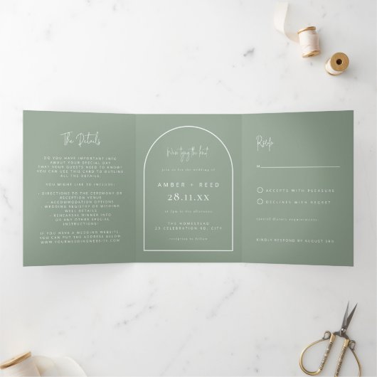 Modern Arch Tying Knot Wedding Sage Green Script Drieluik Uitnodiging (Binnen)