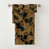 Modern Baroque Glam Animal Print With Chains Bad Handdoek (Insitu)