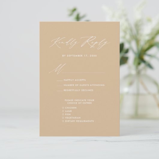 Modern Beige Elegant Script Eenvoudige bruiloft RS RSVP Kaartje (Staand voorkant)
