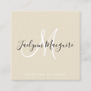 Modern beige elegant script handtekening monogram vierkante visitekaartje