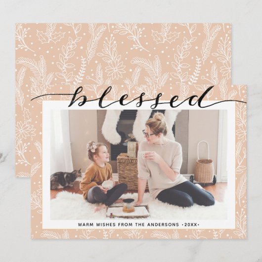 Modern Beige Pine Boughs Elegant Script Minimalist Feestdagenkaart (Voorkant / Achterkant)