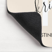 Modern beige script monogram naam muispad muismat (Hoek)