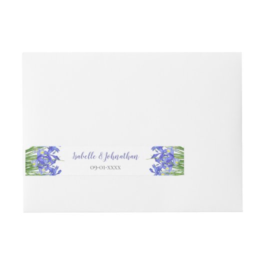 Modern Berry Blue Irises Floral Wedding Invitation Adreslabel Wikkel (Voorkant)