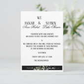 Modern Black and White Floral Wedding Invitation (Debout devant)