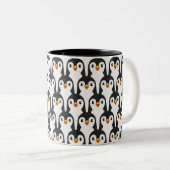 Modern Black and White Penguin Pattern Tweekleurige Koffiemok (Voorkant rechts)