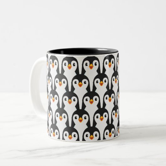 Modern Black and White Penguin Pattern Tweekleurige Koffiemok (Voorkant links)