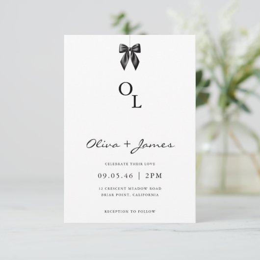 Modern Black Bow Monogram Wedding Invitation (Debout devant)