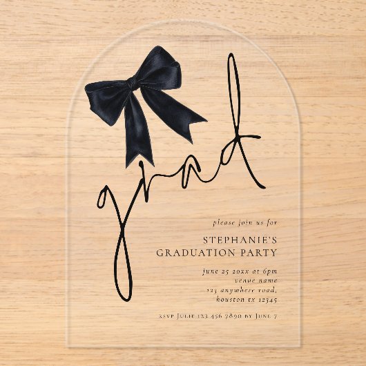 Modern Black Bow Script Afstudeerder Afstuderen Ar Acryl Uitnodigingen (Voorkant)