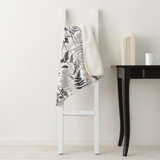 Modern black fern pattern  sherpa deken (In situ)