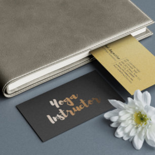 Modern Black Gold Foil Yoga Instructor Typografie Visitekaartje
