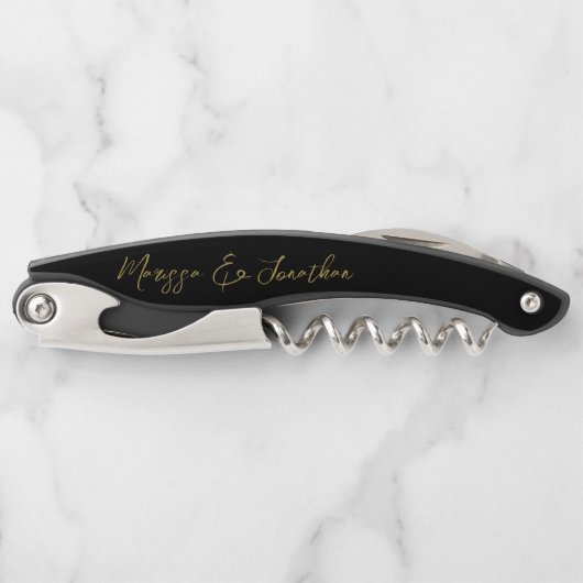 Modern Black Gold Hand Lettered Script Wedding Kurkentrekker (Voorkant)