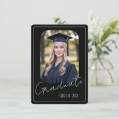 Modern Black Photo Graduation Party Invitation (Debout devant)
