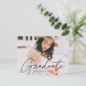 Modern Black Script Photo Graduparty Uitnodiging Briefkaart (Staand voorkant)