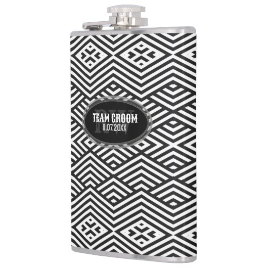 Modern Black White Chevron Pattern Groomsmen Gift Heupfles (Links)