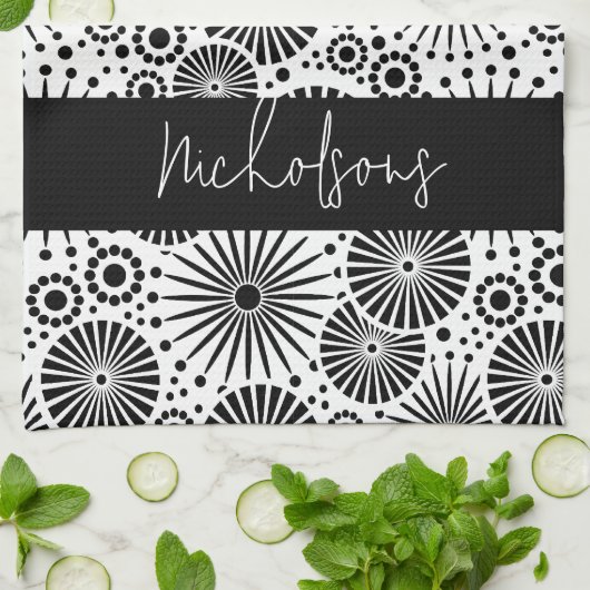 Modern black white geometric starburst Name  Theedoek (Gevouwen)