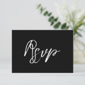 Modern Black White Hand Lettered Script Wedding RSVP Kaartje (Staand voorkant)