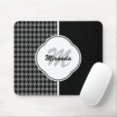 Modern Black White Houndstooth Monogram en naam Muismat (Met muis)