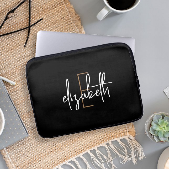 Modern Black White Monogram Name Laptop Sleeve (Creator heeft geüpload)