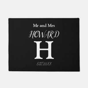 Modern Black White Monogram Name Passen getrouwd D Deurmat