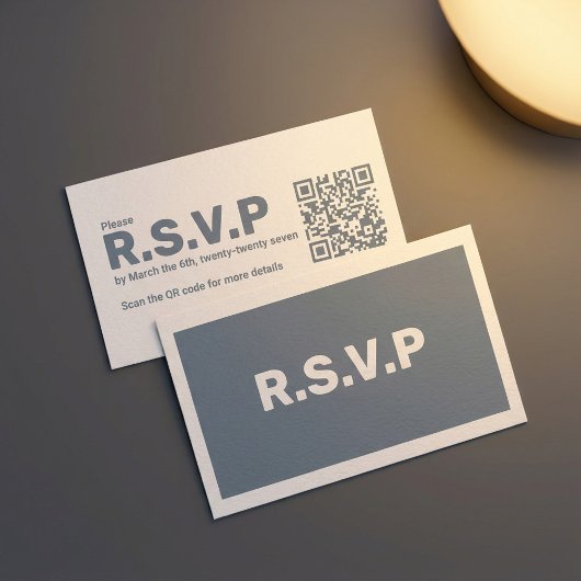 Modern blauw en wit RSVP QR Code Trouwen Informatiekaartje