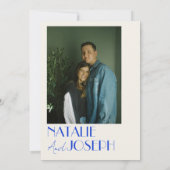 Modern Blauw Whimsical Frans Retro foto bruiloft Kaart (Achterkant)