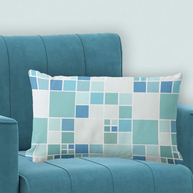 Modern Blauwgroen draaiboek Kussen (A pillow with a geometric tile design in blue, teal, turquoise and green - beach house - modern)