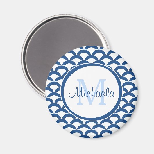 Modern Blue and White Scallops Monogram en Naam Magneet (Voorkant / Achterkant)