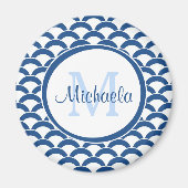 Modern Blue and White Scallops Monogram en Naam Magneet (Voorkant)