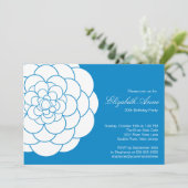 Modern Blue Dahlia Bloom Birthday Party Kaart (Staand voorkant)