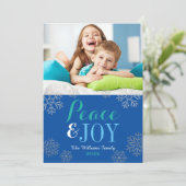 Modern Blue Peace and Joy Snowflake Photo Feestdagenkaart (Staand voorkant)