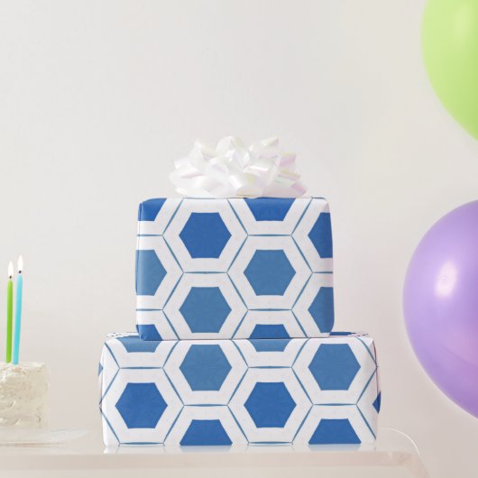 Modern Blue White Geometric Pattern Cadeaupapier (Feestgeschenken)
