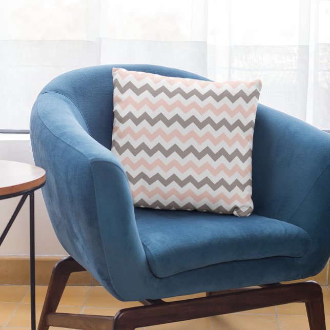 Modern Blush Pink Taupe Chevron Pattern Kussen (Creator heeft geüpload)